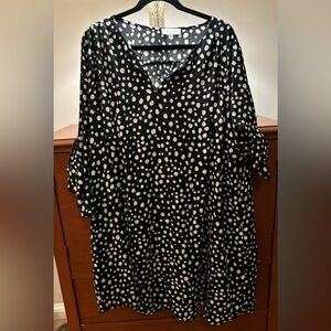 UMGEE XL black and white 3/4 flutter sleeves